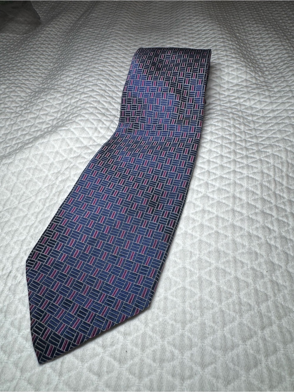 Lauren Ralph Lauren 100% Silk Men’s Tie Navy Burgundy Geometric 3.5” Wide